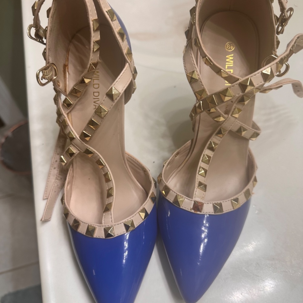 Shoes - Picture 2 of 6